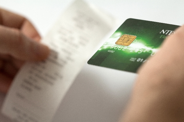 クレジットカードの利用代金を遅延・延滞するリスクと適切な対処法